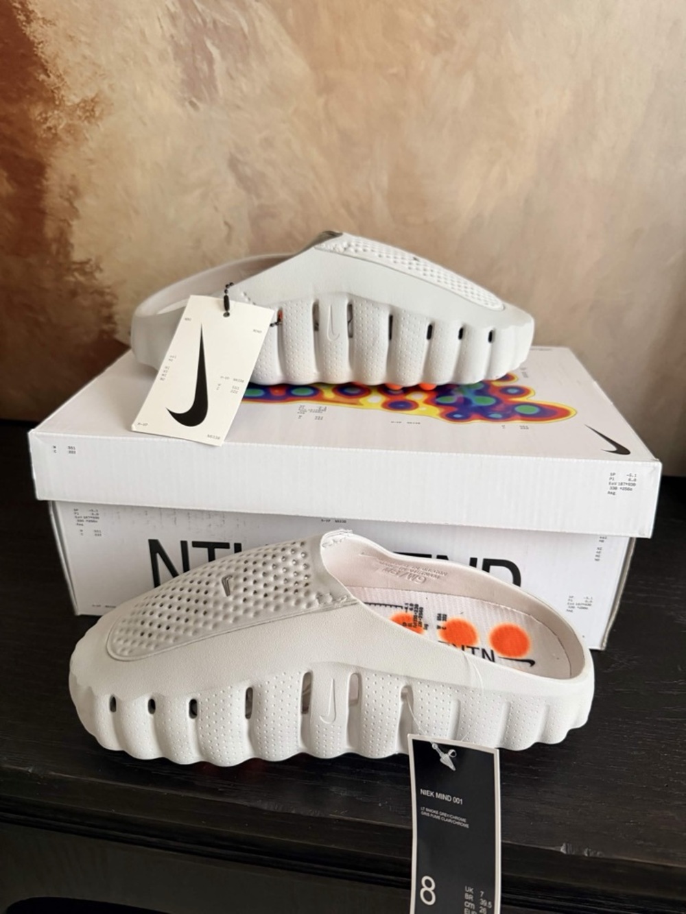 001 grey Nike minds size 8